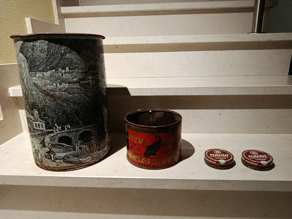 Latas antigas antiguidades