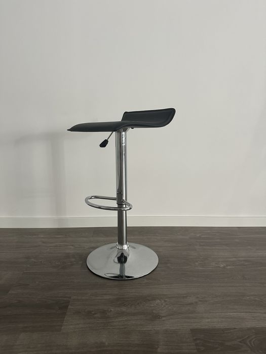 Banco giratório preto