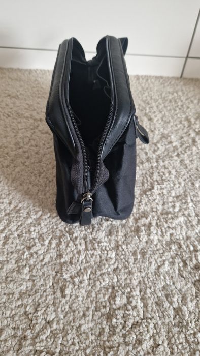 Necessaire Preto Meia Pele