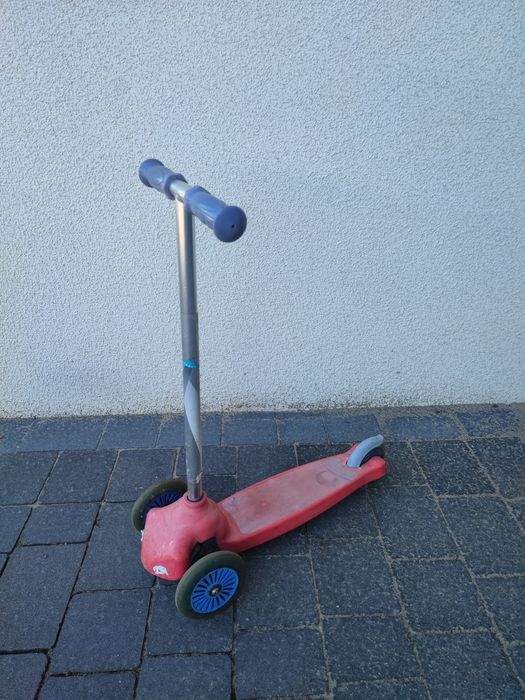 Hulajnoga trójkołowa