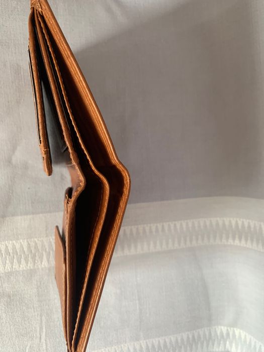 Шкіряний коричневий гаманець.