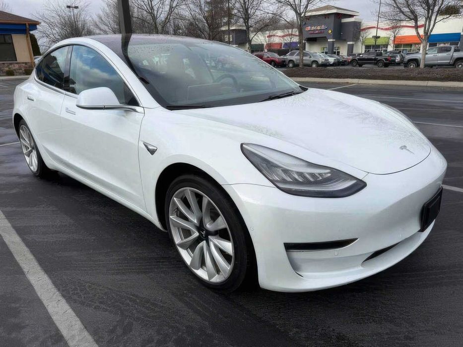 Tesla Model 3      2018