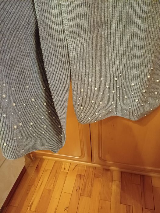 Piękny 100 %  wełna  lamay  szal.  ZARA. 2m długi 35 szeroki