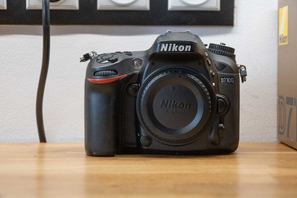 Nikon D7100 + battery grip Newell MB-D15 + 2 akumulatory