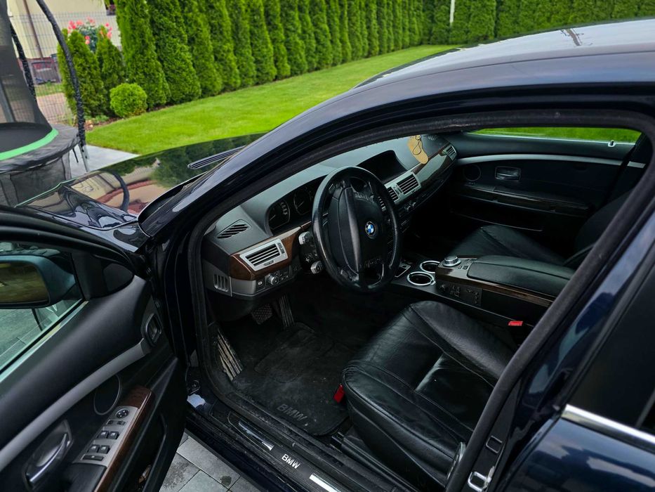 Samochód osobowy BMW 730i