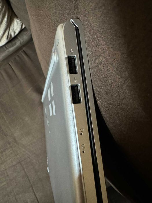 Vendo Asus VivoBook Como Novo.