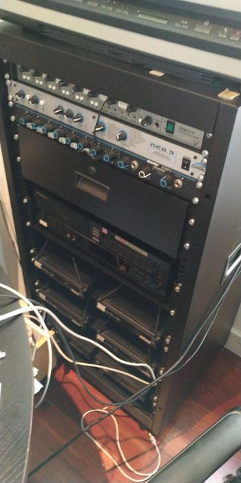 Equipamento de som com movel