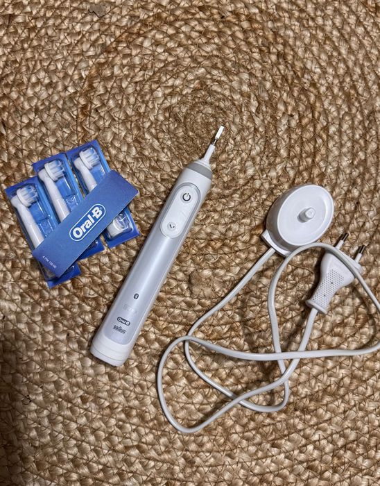 Електрична зубна щітка Braun Oral B Pro series