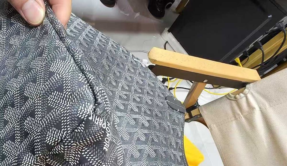 Torebka Goyard w szarym kolorze – modny must-have!