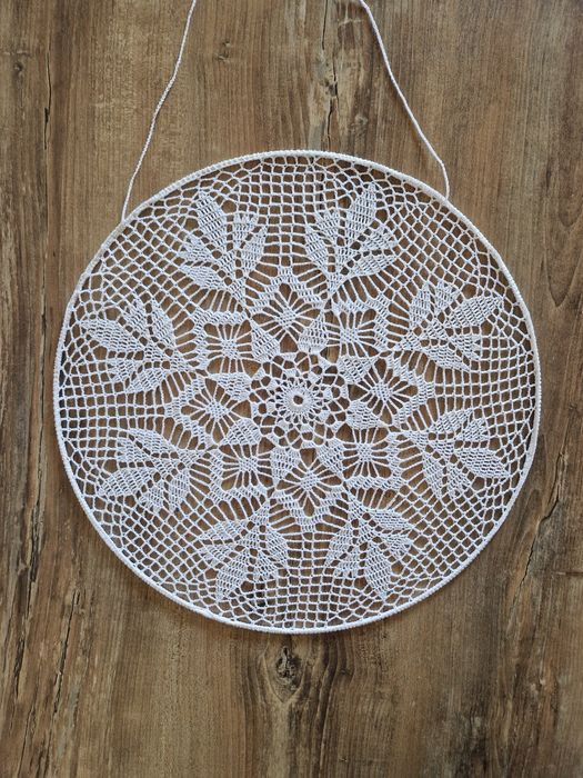 Ozdoba szydełkowa do okna  obręcz 40 cm