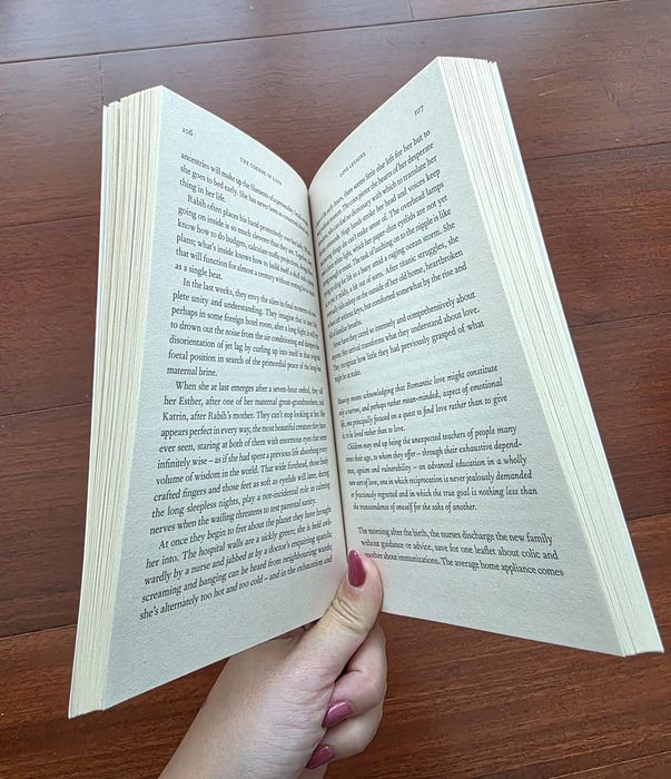 Livro "The Course of Love" de Alain de Botton (em Inglês)