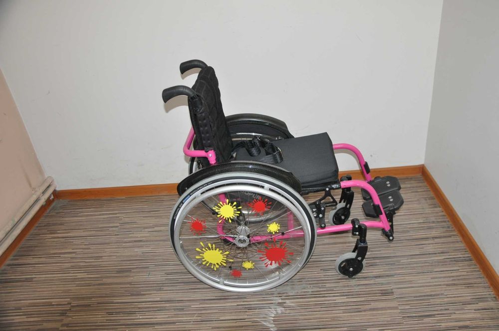 Wózek inwalidzki dziecięcy Sopur Xenon 33 cm aktywny FAKTURA