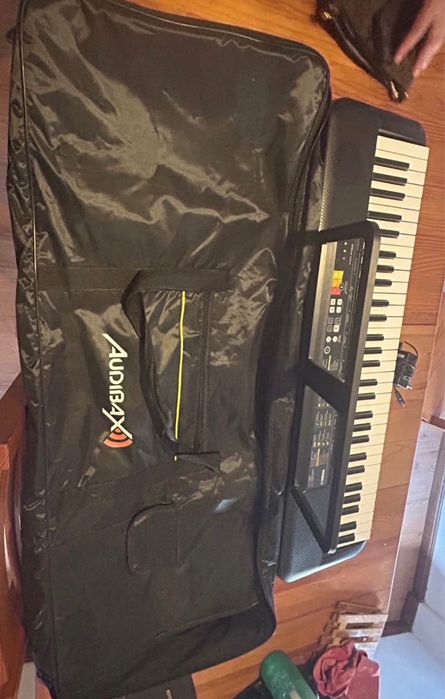 Piano YAMAHA psr-f52
