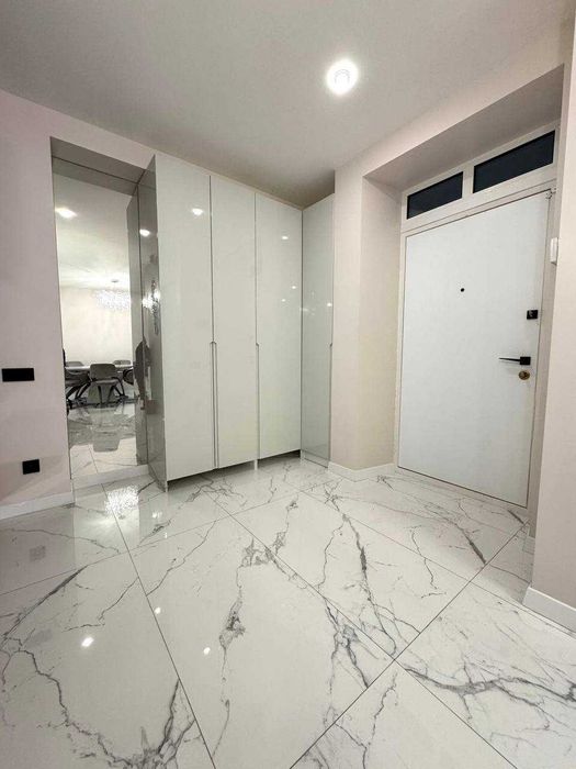 Котедж  з власним гаражем  Петра Полтави центр   300000