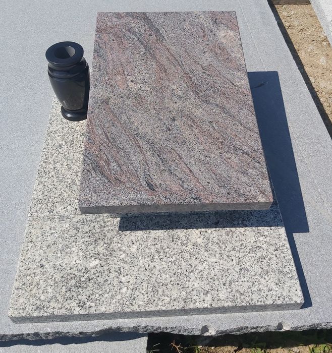 Nagrobek granitowy  90x70 cm. I inne.