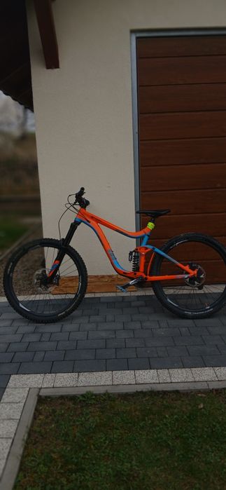 Giant reign m/l.rock/shox/fox/shimano