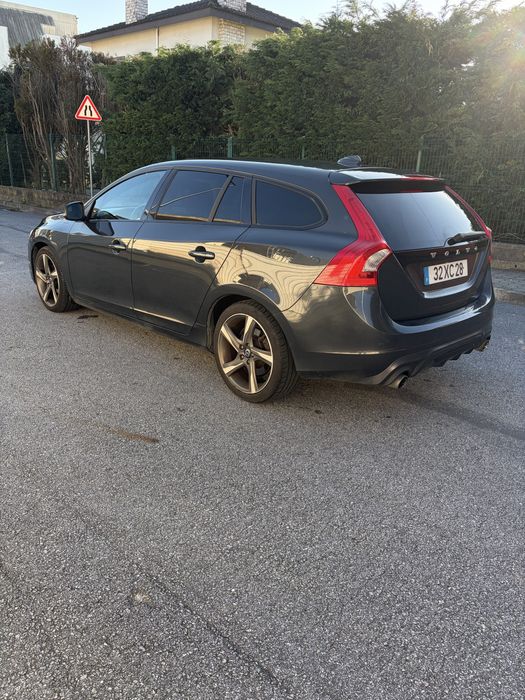 Volvo v60 d2 R-design