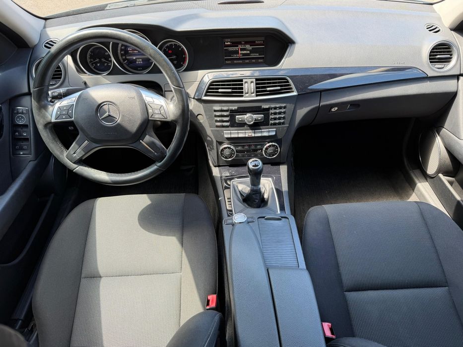 Mercedes-Benz C 180 — fotografia 8
