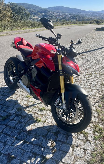Ducati Streetfighter V4s Red 2023 tem 2 lugares