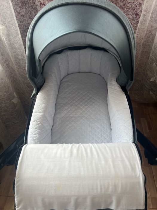 Продам коляску в стані нової