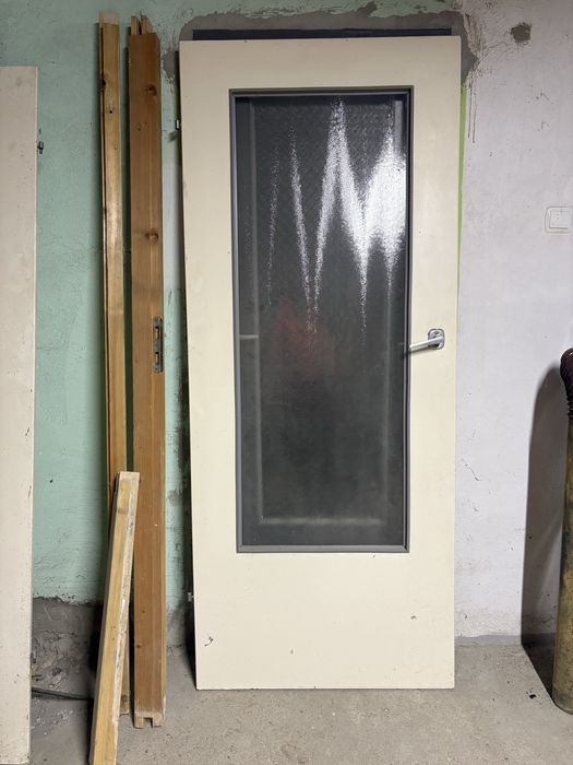 Drzwi stare prl garaż stodola 80 drewniane biale szklo