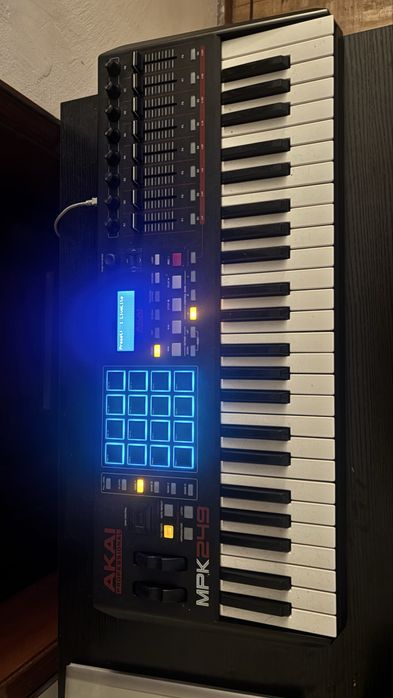 Controlodador midi akai 249 + monitores subzero