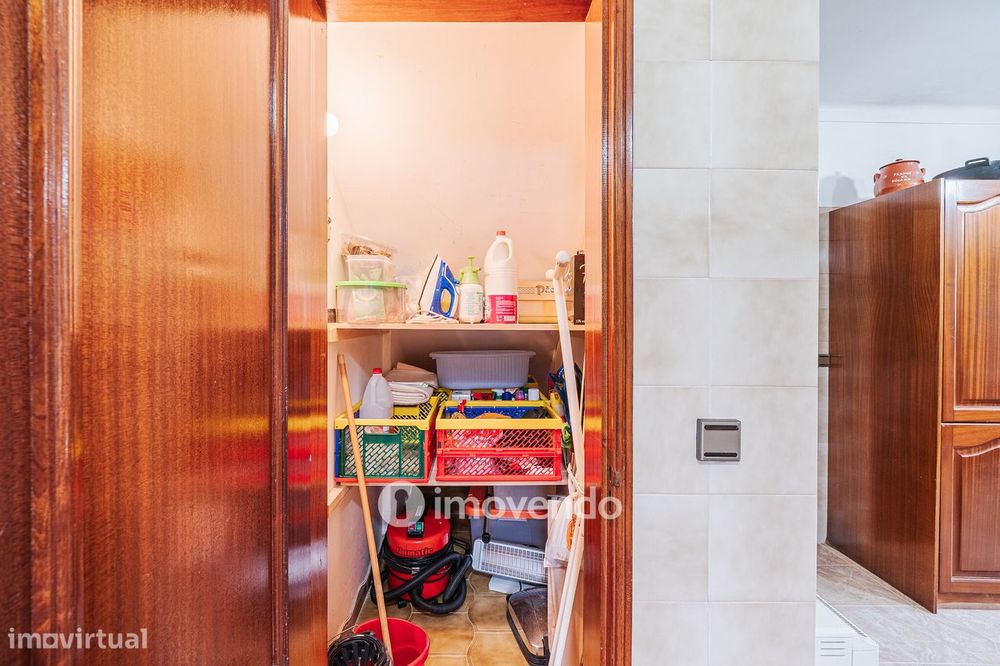 Quinta isolada T3+1 com áreas amplas e terreno de 2022m², em Colares