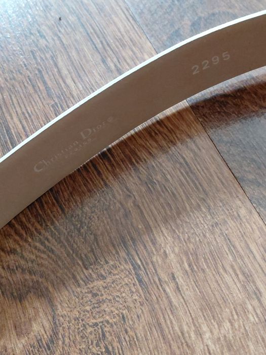 Dior skórzany pasek w kolorze białym