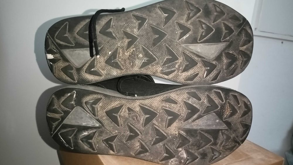 Buty zimowe 4F Junior Czarne rozmiar 37