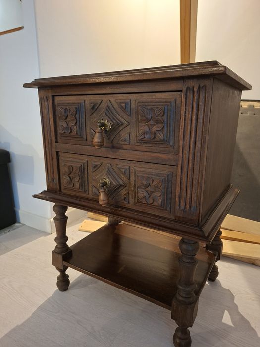 Mesa de cabeceira antiga