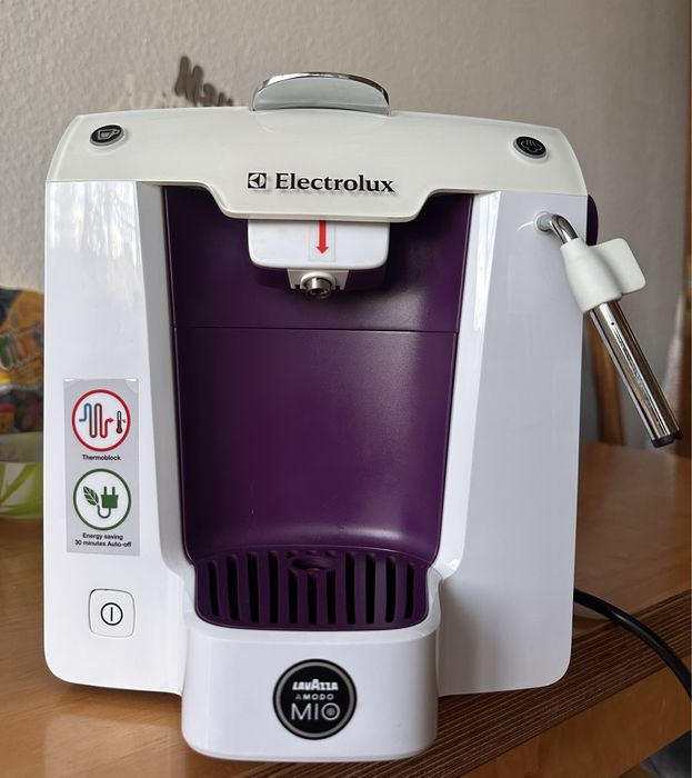 Кавоварка капсульна Electrolux ELM 5100PU violet