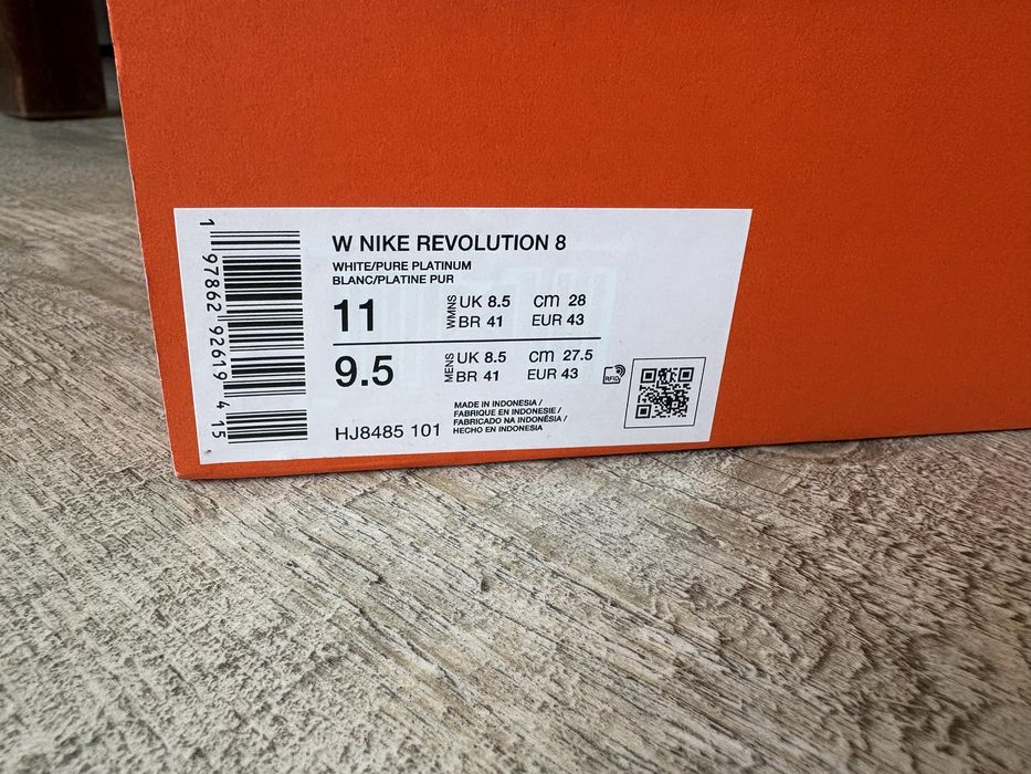 Buty biale Nike Revolution 8