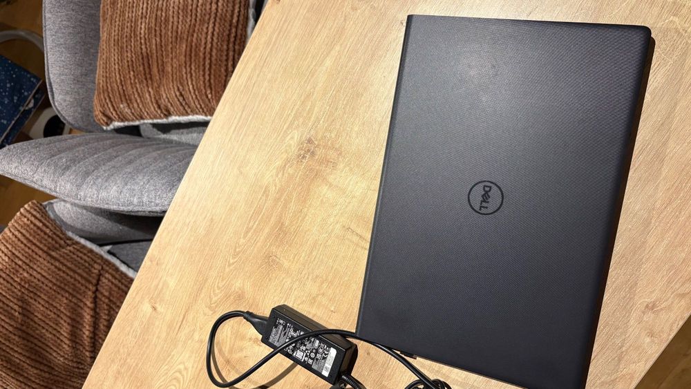 Ноутбук Dell Vostro 3520