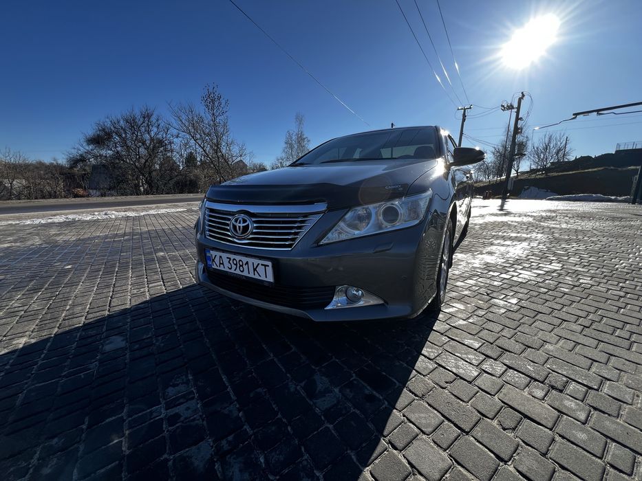 Офіційна Toyota Camry 2.5 бензин