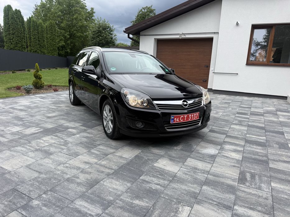 Opel Astra 1.6 бензин 2010 рік