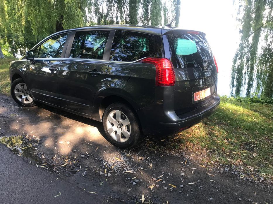 Пежо 5008 2014 року у відмінному стані