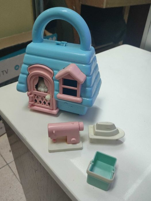 Brinquedo casinha mala pinypom com peças