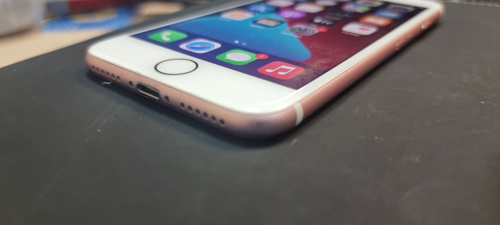 iPhone 7 32gb в гарному стані
