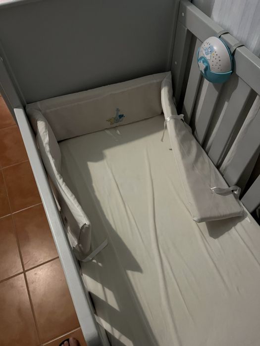 Berço para bebé com armario. cama de bebé