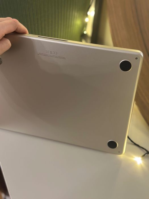 MacBook Air M2 (2022) – 16 GB RAM / 512 GB SSD