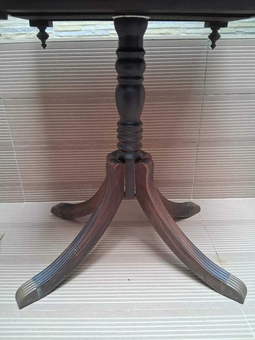 Vende-se Mesa de Apoio Antiga