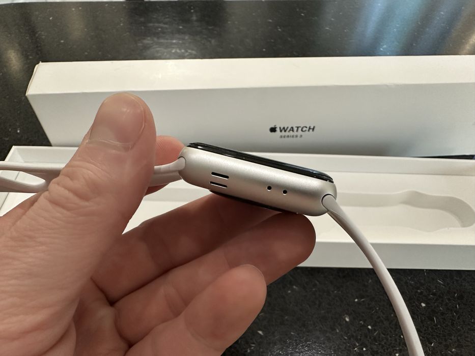 Продам Apple Watch 3 38mm Silver Aluminium
