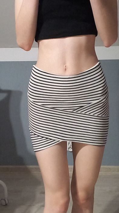 Spódnica w biało czarna mini