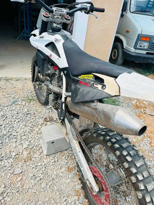 Vendo moto Husqvarna