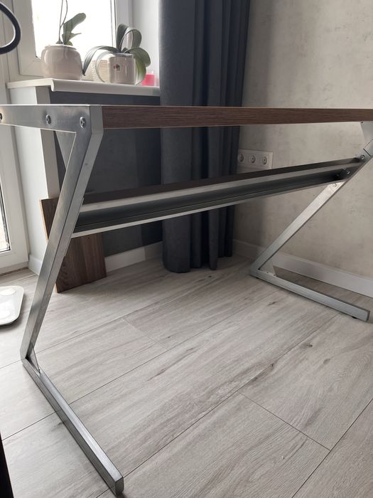 Стіл письмовий