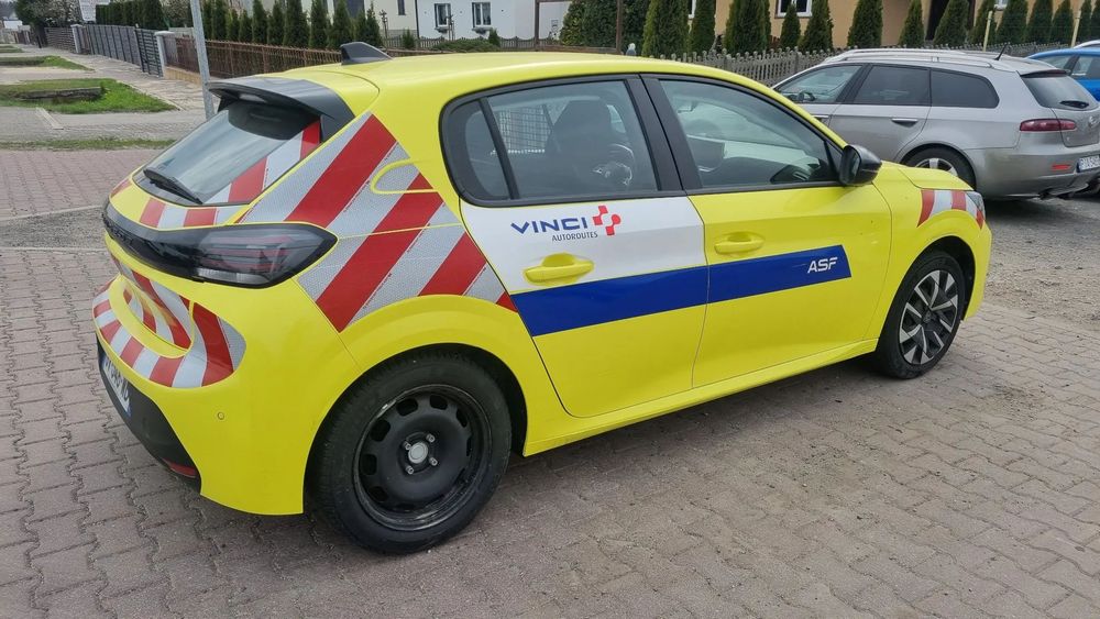 Peugeot 208 1.2 benzyna 100 km Niski Przebieg