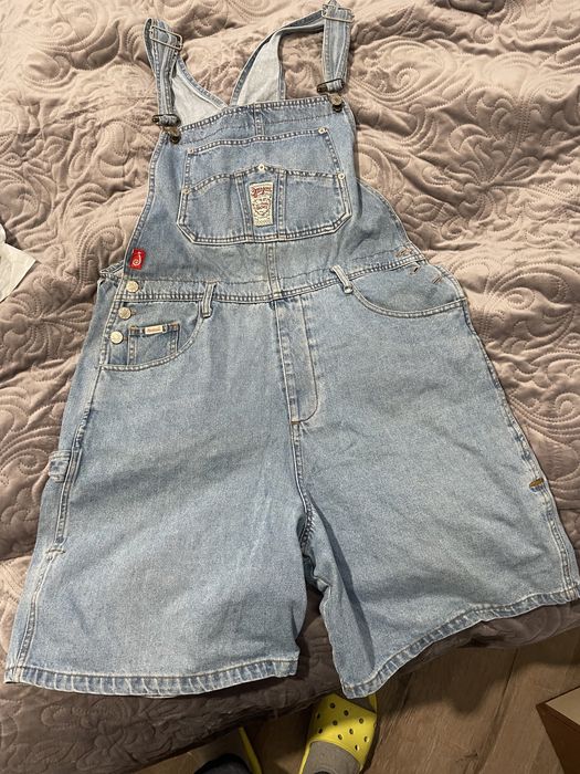 Шорти джинсові ,на лямках .в чудовому стані .