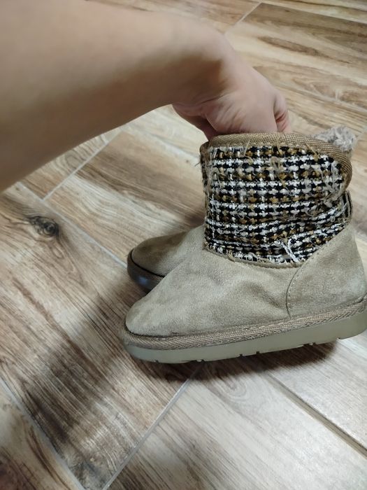 Взуття для дівчинки 27-28 рр