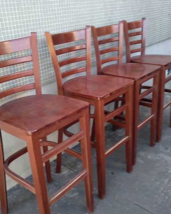Vendo estas cadeiras muitas bonitas bom estado