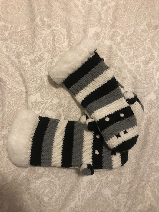 Dois pares de Luvas de criança